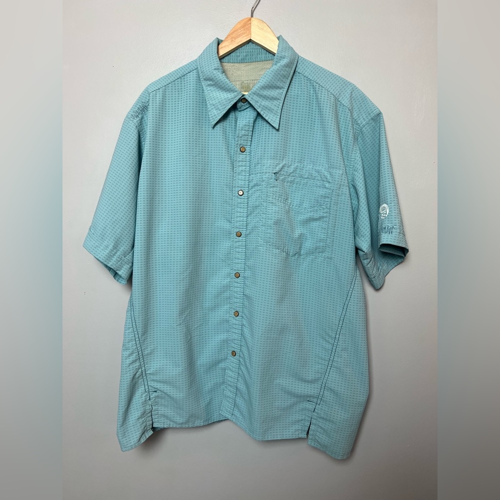 Mountain Hardwear Men's Size XL Blue Button Down Short Sleeve Shirt‎
